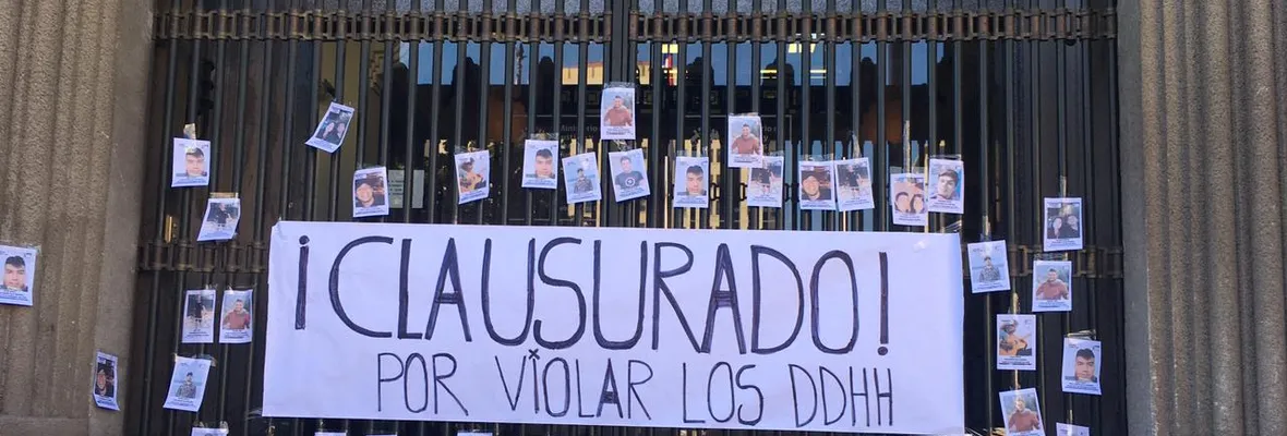 Familiares de las y los presos políticos del Estallido "clausuraron" Ministerio de Justicia exigiendo tramitación del Indulto General
