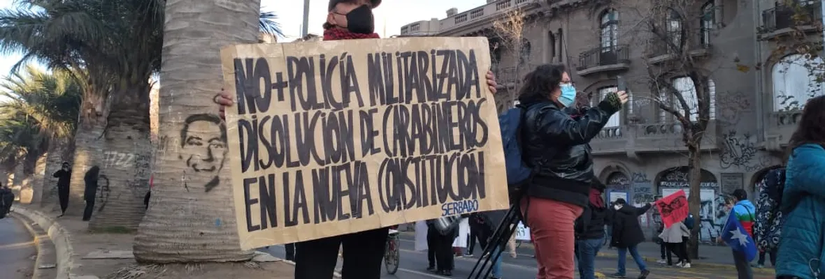 Entre represión, consignas y simbolismos se instala la Convención Constitucional
