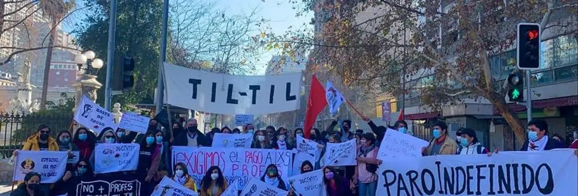 Profesoras/es de Titil llegaron hasta el Congreso Nacional para denunciar a su municipio por no pago de cotizaciones hace cuatro años
