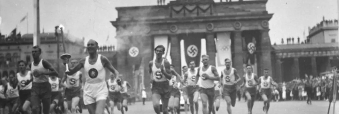 La antorcha olímpica que reinventaron los nazis se apagó ayer en Tokio