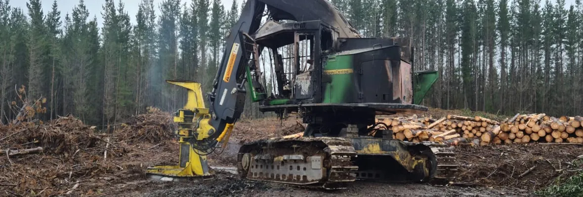 Ataque a forestal Mininco en Santa Bárbara: Dos camiones y cinco maquinarias quemadas