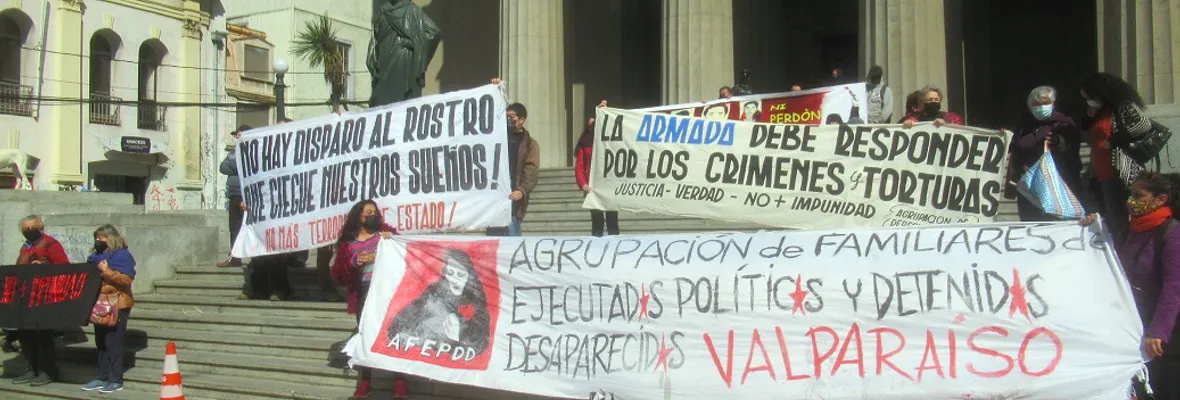Organizaciones de DDHH protestaron frente a tribunales de Valparaíso contra la impunidad