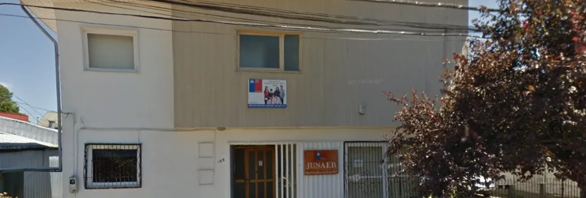 Hogar mapuche se tomó sede de Junaeb Valdivia ante nula respuesta a habilitación de servicios básicos