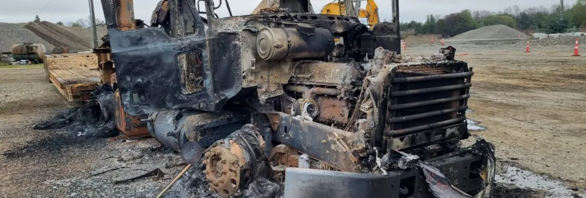 Ataques incendiarios contra Forestal Arauco y empresa de áridos dejaron múltiples maquinarias destruidas