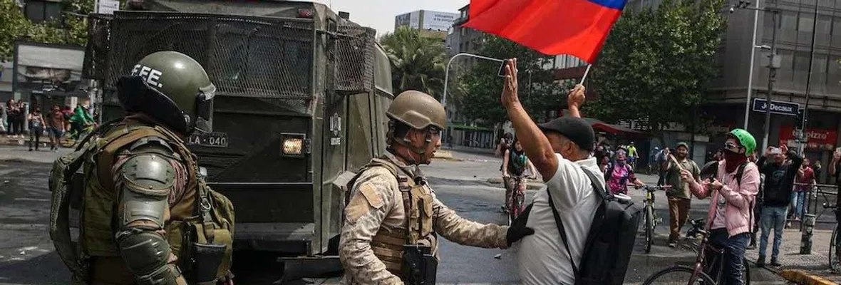 Estudio de Fundación SOL indica que pensiones de militares y policías superan por más del triple a las de civiles que cotizan en AFP