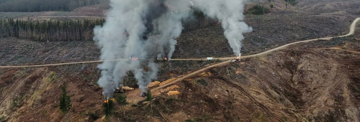 Ataque incendiario de sabotaje a maquinaria forestal se produjo esta mañana en Lebu