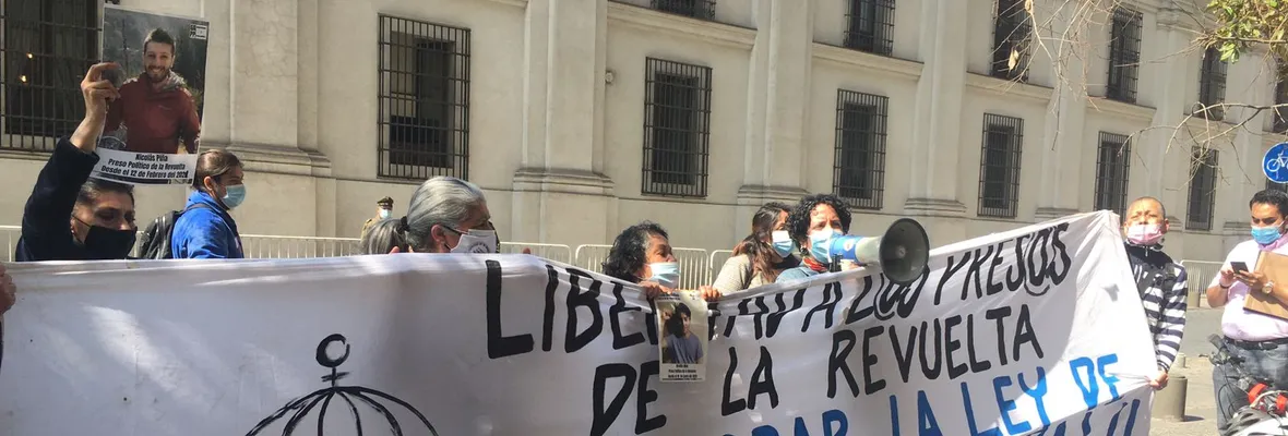 Familiares exigieron a Ministerio del Interior retirar querellas contra las y los presos políticos del Estallido