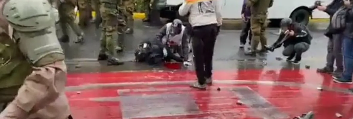 Mujer muere durante represión a manifestación en Plaza Dignidad