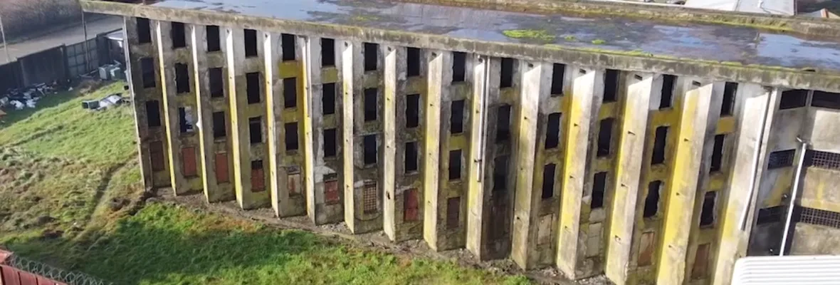 Ex presos políticos y familiares lanzan proyecto "Memoria viva" de recorrido virtual de ex cárcel Isla Teja en Valdivia