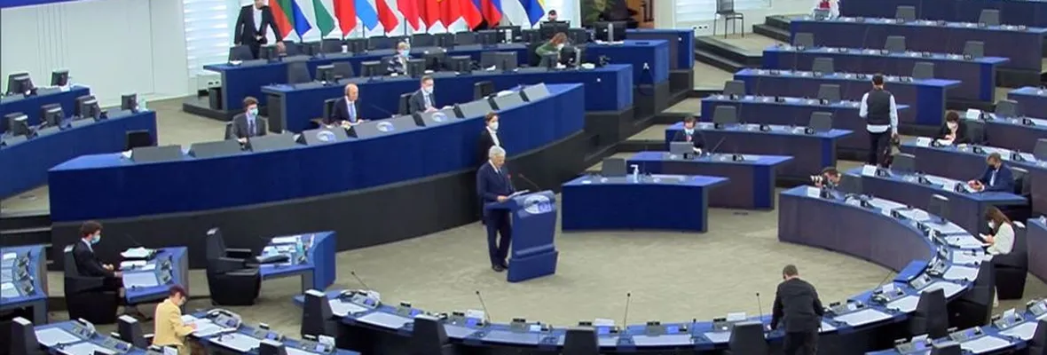 Unión Europea: 36 eurodiputados solicitan suspender renovación de TLC con Chile hasta que acabe proceso Constituyente