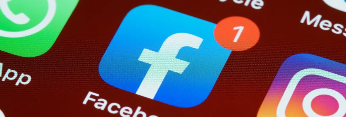 Estudio señala que personas de derecha caen con mayor facilidad en noticias falsas en Facebook