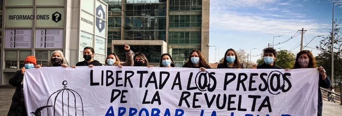 "Para la clase política es más importante su circo electoral": Familias de presas y presos políticos del Estallido por nuevo aplazamiento en proyecto de indulto