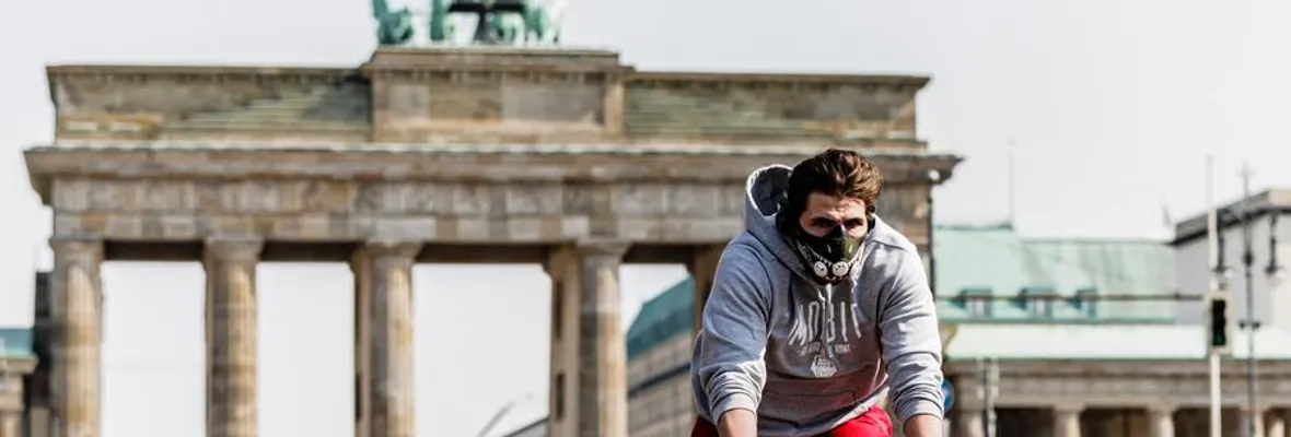 Alemania comienza a restringir a población no vacunada en su peor momento de contagios