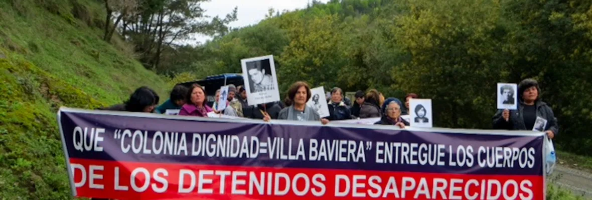 Familiares de Detenidos Desaparecidos y Ejecutados del Maule se manifiestan contra designación de Hernán Larraín como experto en proceso constituyente