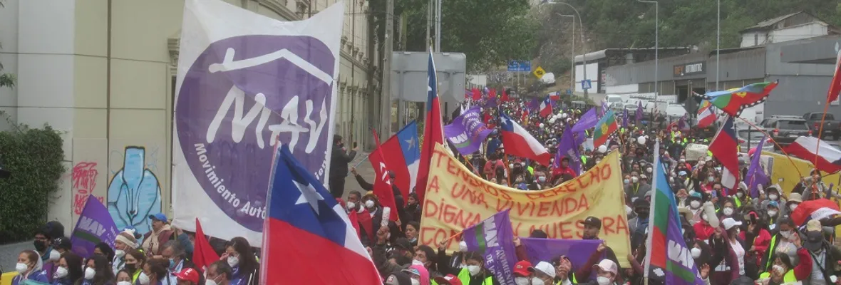 Pobladoras/es de Peñalolén marcharon a pie al Congreso en Valparaíso para exigir derecho a la vivienda