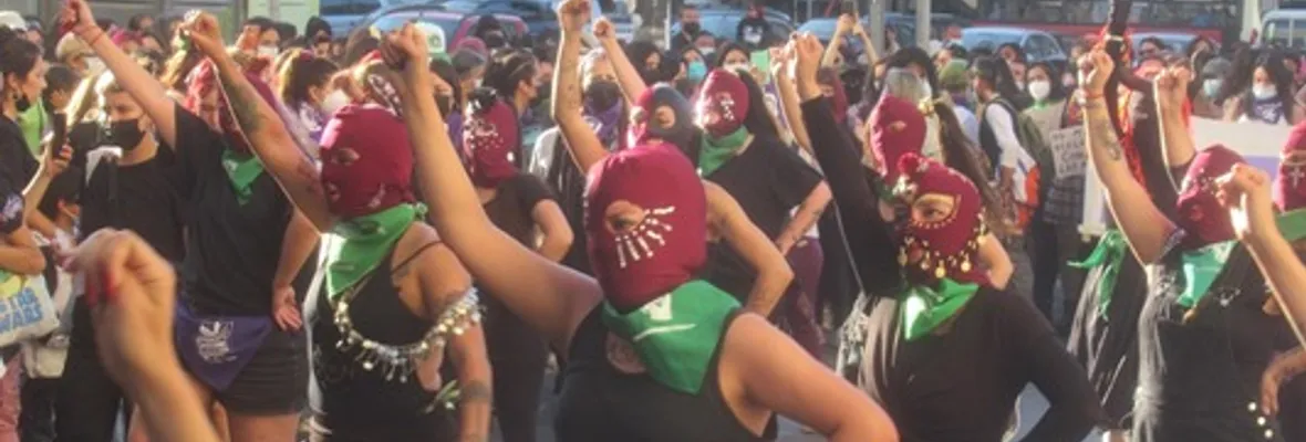 Multitudinaria marcha recorrió las calles de Valparaíso contra la violencia hacia las mujeres