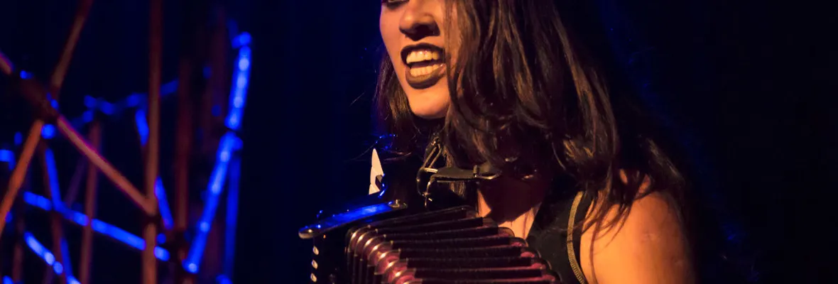 Achawal Domo Che, obra inspirada en la historia de Corina Lemunao, la mujer gallina, vuelve a Teatro Biobío
