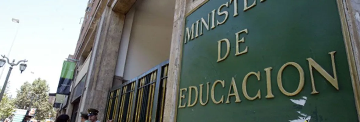 Tiltil: Mineduc no cumplió con plazos para pago de cotizaciones adeudadas a docentes hace 5 años
