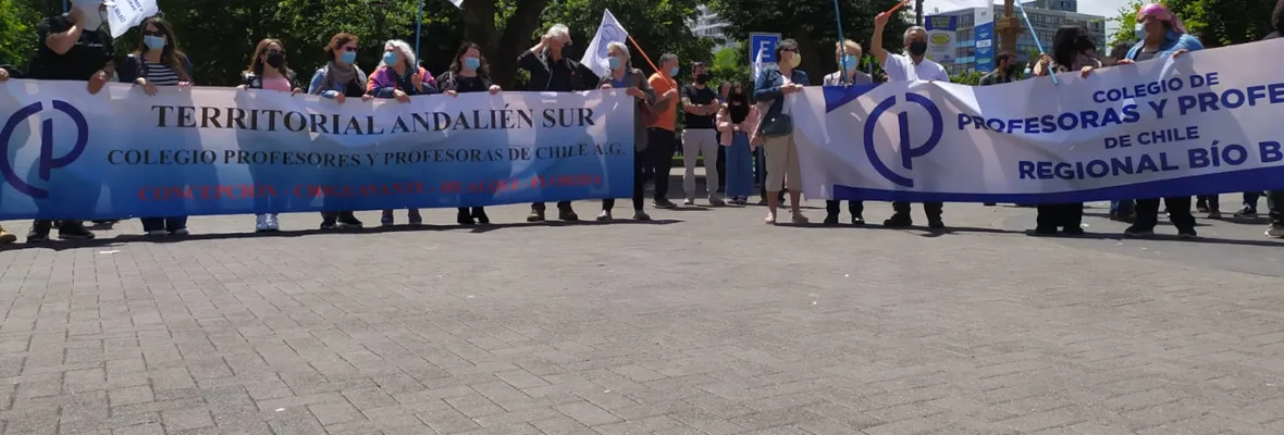Docentes se movilizan contra despidos que golpean la calidad de la educación pública y precarizan su profesión