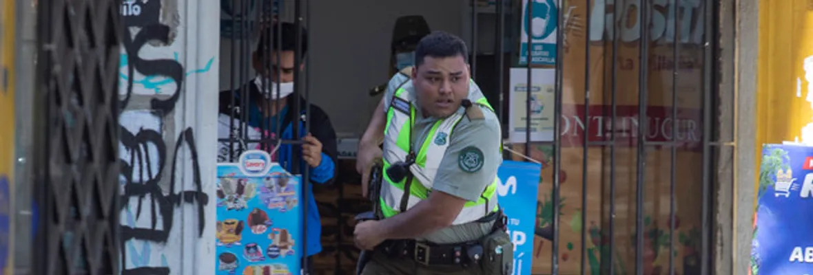 Argumentando legítima defensa: Ministerio Público ordenó libertad de carabinero que disparó a joven durante marcha