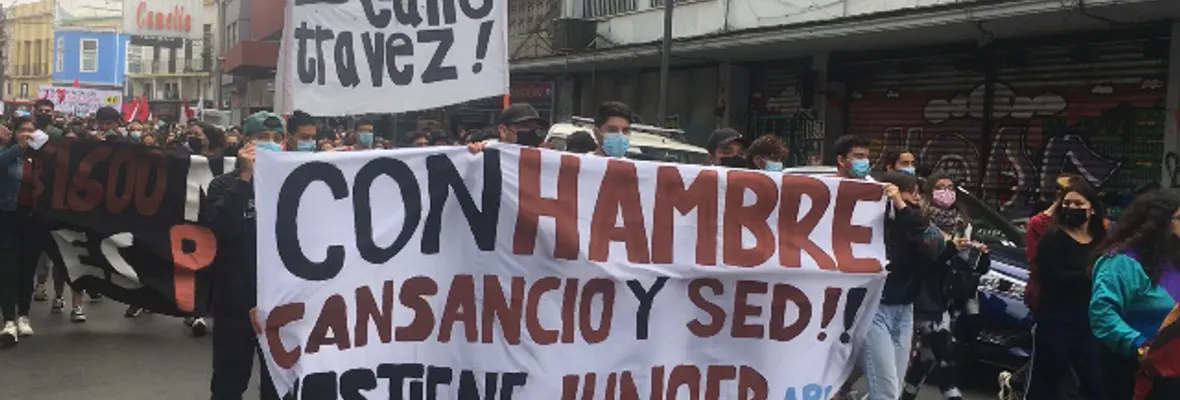 “¡A puro pan, a puro té, así nos tiene JUNAEB!”