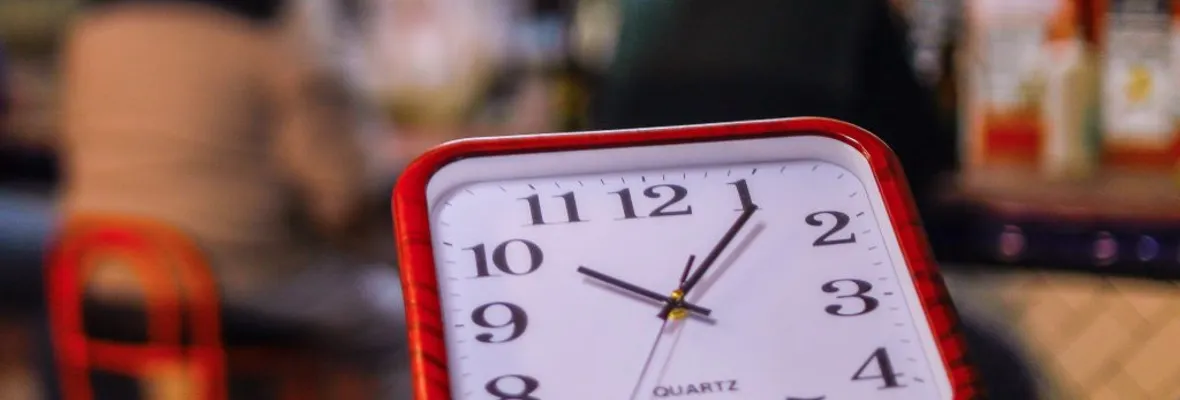 Cambio de hora y horario de invierno en Chile: ¿Cómo nos afecta a nivel biológico?