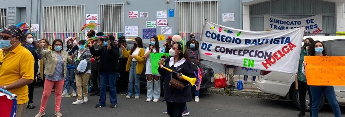 Trabajadoras/es en huelga del colegio Bautista acusan intransigencia y condicionamiento de la negociación por parte de fundación sostenedora