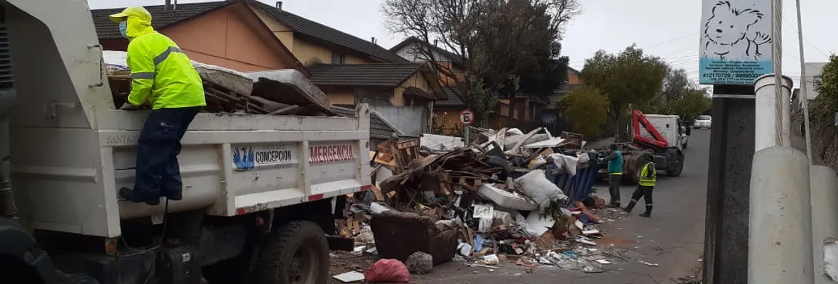 Basura en Concepción: Aseo y Ornato señala que como la recolección de residuos domiciliarios está tercerizada no puede intervenir, Medio Ambiente dice que eso no le compete
