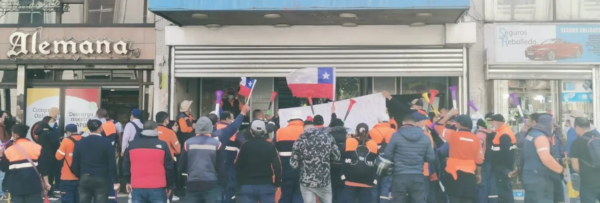 Recaudadores de parquímetros en Concepción exigen la intervención de alcalde Ortiz ante intransigencia de Estacionar S.A