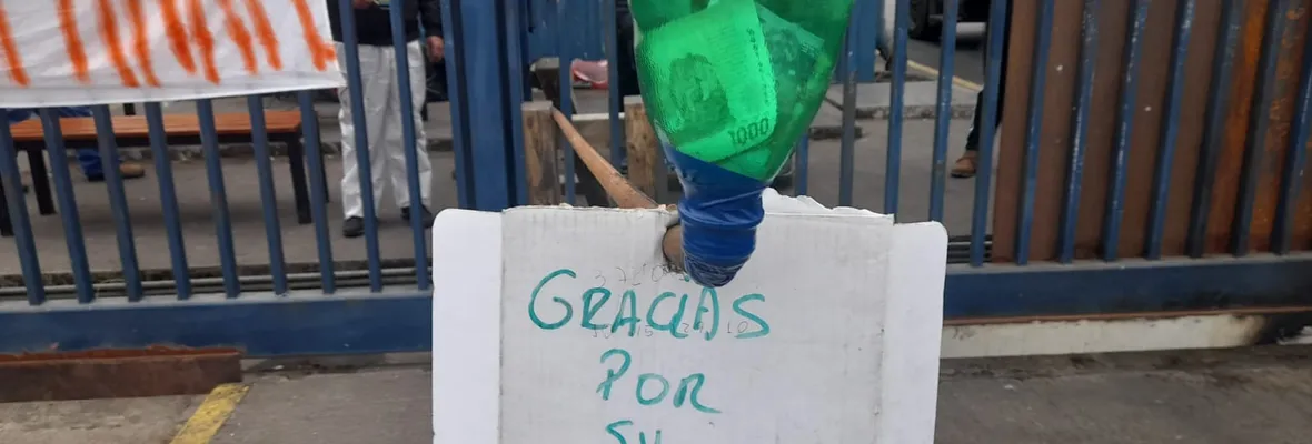 Cuatro días de toma de accesos de Bocamina II: Trabajadores subcontratados de Enel hacen colectas para solventarse ante intransigencia de la empresa