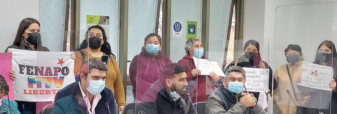 Pobladores/as sin casa de Talcahuano irrumpen concejo municipal exigiendo a alcalde cumplir con cambio de uso de suelo de terrenos para construcción de viviendas