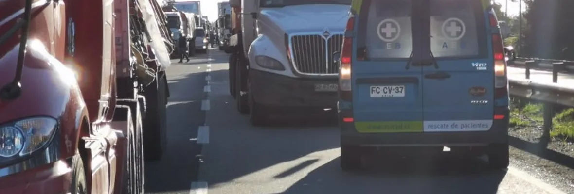 Paciente en riesgo vital tras agravarse por ambulancia bloqueada en corte de carretera de camioneros en Duqueco