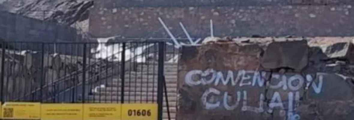 Simpatizantes del Rechazo vandalizan monumento histórico nacional en visita de la Convención a Antofagasta