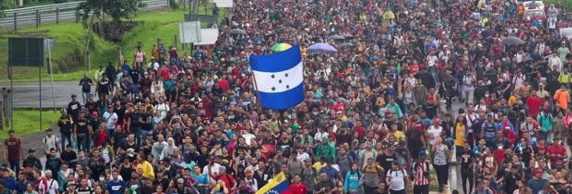 Quince mil personas avanzan desde centroamérica hacia EE.UU.