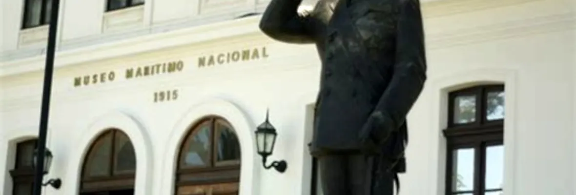 Corte de Santiago ordena a la Armada retirar estatua de golpista ex Almirante Merino