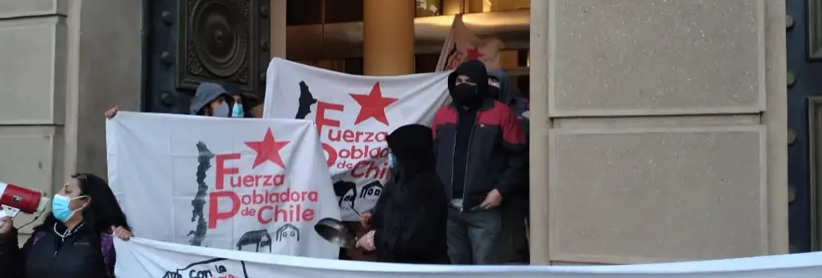 Contra la colusión y las alzas: Organizaciones sociales se toman ministerio de Hacienda