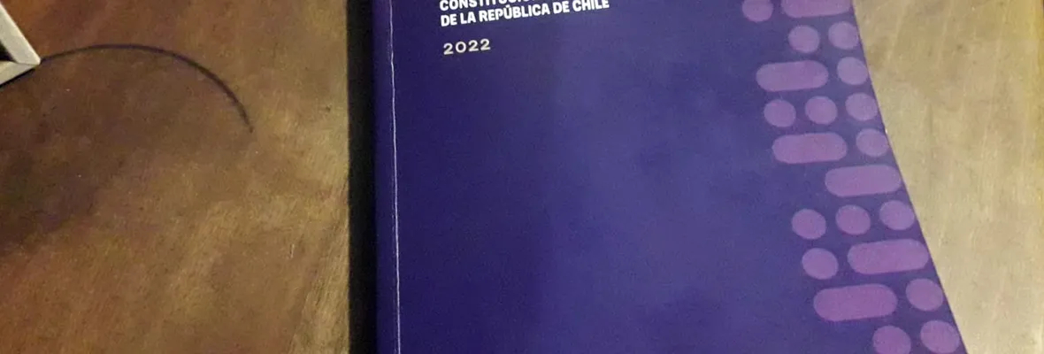 Penquistas agotan ejemplares gratuitos de la nueva Constitución: Entérate de nuevos puntos de entrega
