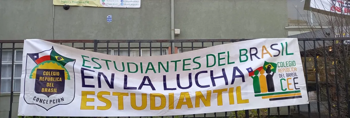 Pese a que estudiantes entregaron toma frente a carabineros y autoridades de educación, dirección del Colegio Brasil pretende inculparles millonario robo