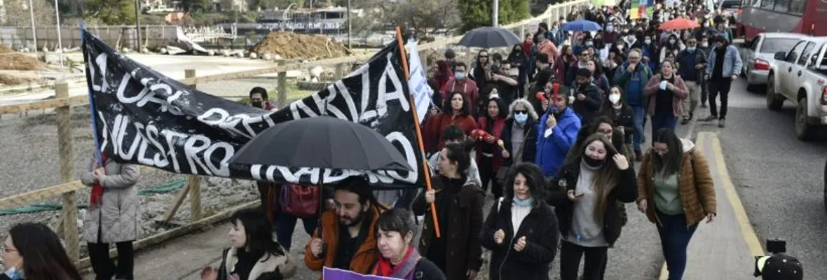 En defensa de la UACh: Con masivo apoyo marcha recorrió calles de Valdivia en tercera semana de huelga