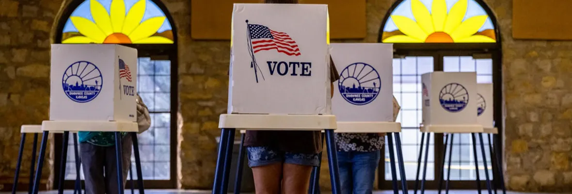 Kansas vota a favor de proteger el derecho al aborto