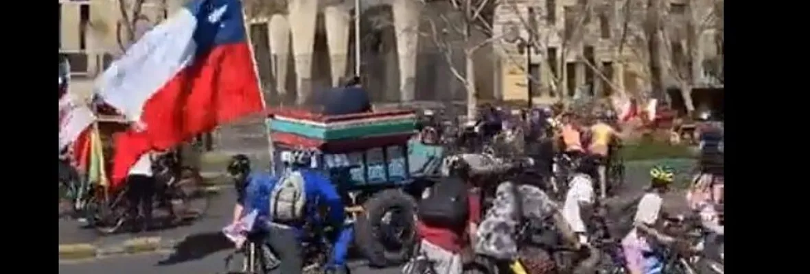 Anuncian querella contra conductor de carreta que atropelló y dejó en Posta Central a ciclista por el Apruebo