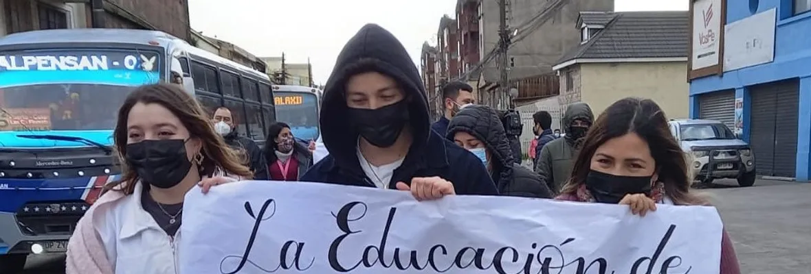 La educación pública se cae a pedazos: Comunidades educativas de Talcahuano protestan contra el abandono del alcalde Henry Campos con escuelas y liceos de la comuna