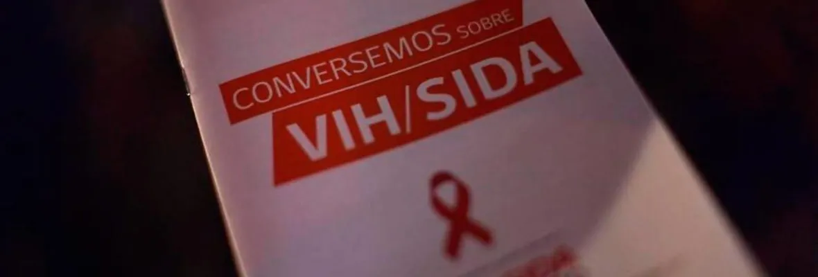 VIH-SIDA, la pandemia silenciada: Unas cien personas entre 13 y 29 años se contagian por semana en Chile