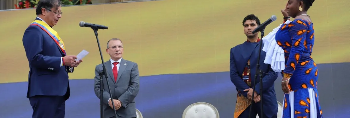 Colombia: Asume nuevo gobierno de Petro ante la espada de Bolívar