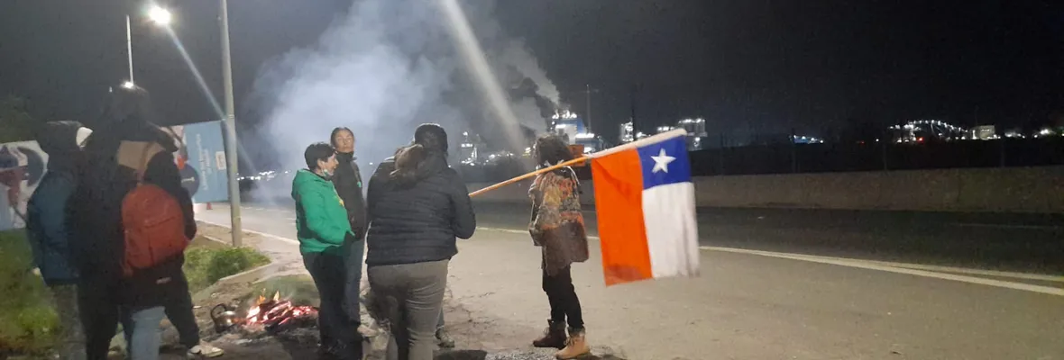 Huelga de trabajadores/as de empresa que presta servicios a Copec en Arauco busca se respeten turnos, pago de colaciones y hasta "Ley de la Silla"