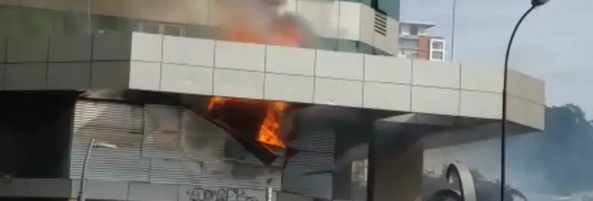 Manifestante penquista fue condenado a 4 años de libertad vigilada por incendio de Caja Los Andes durante el Estallido