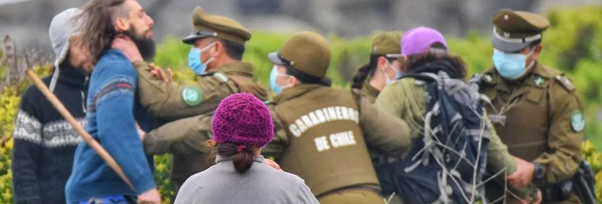 Carabineros custodió a inmobiliaria para iniciar obras de viviendas de lujo sobre terreno en proceso de declararse Santuario de la Naturaleza en Punta de Tralca deteniendo a vecinos