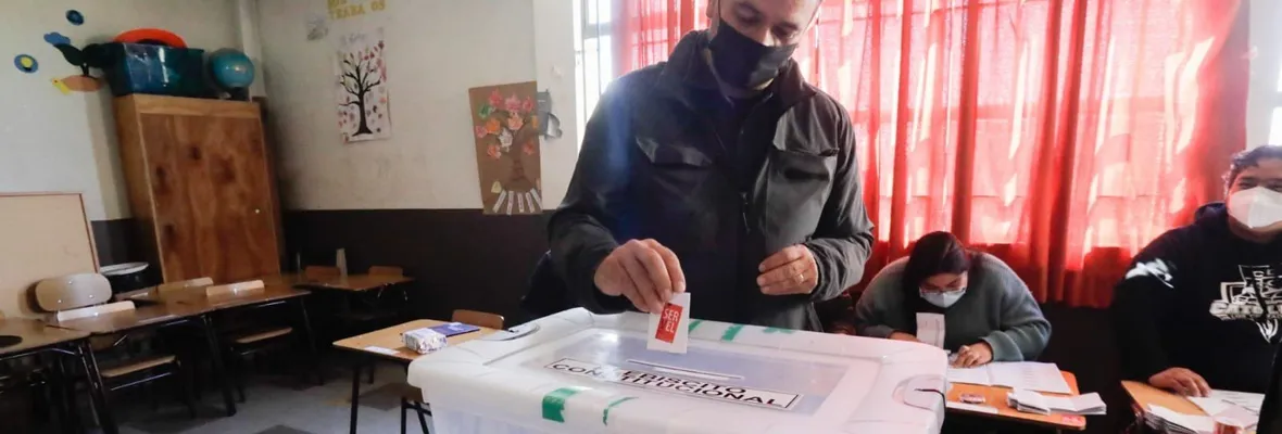“El señor Sharp que arregle Valparaíso, que parece una cloaca”: El duro emplazamiento de gobernador del Bío Bío al alcalde tras triunfo del Rechazo