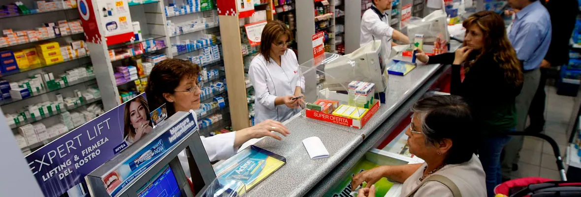 Ad portas de huelga nacional, se encuentran trabajadores/as de Farmacias Ahumada y Salcobrand