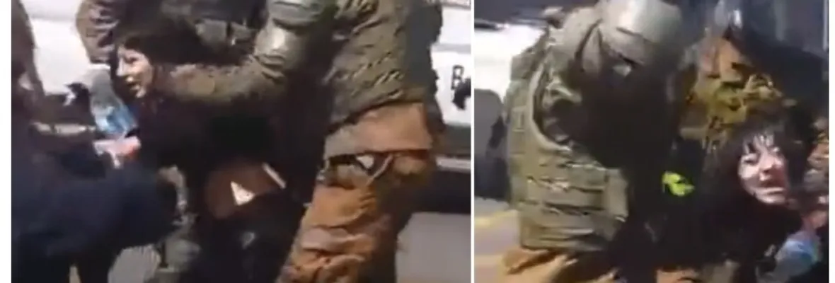Menores de edad apaleados y detenidos deja embestida de Carabineros durante manifestación secundaria en Santiago